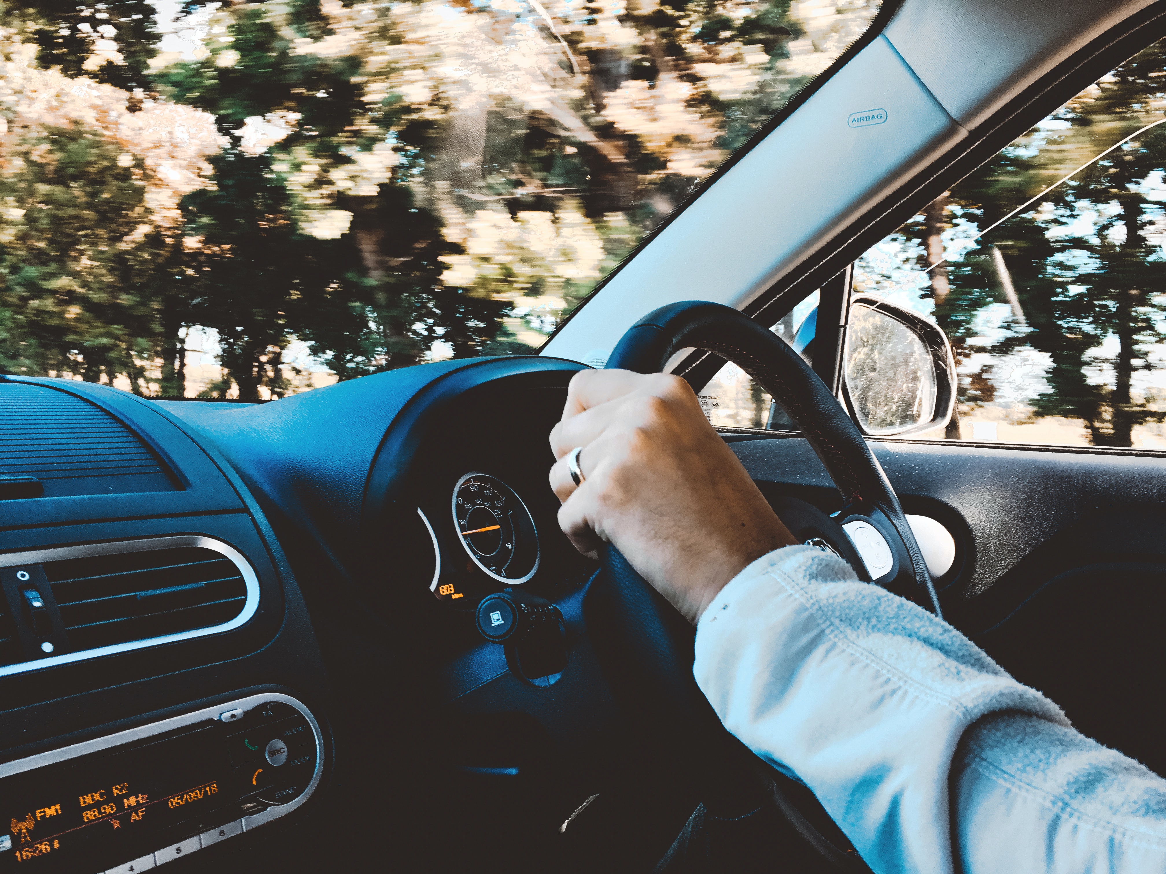 Car steering wheel and hand driving